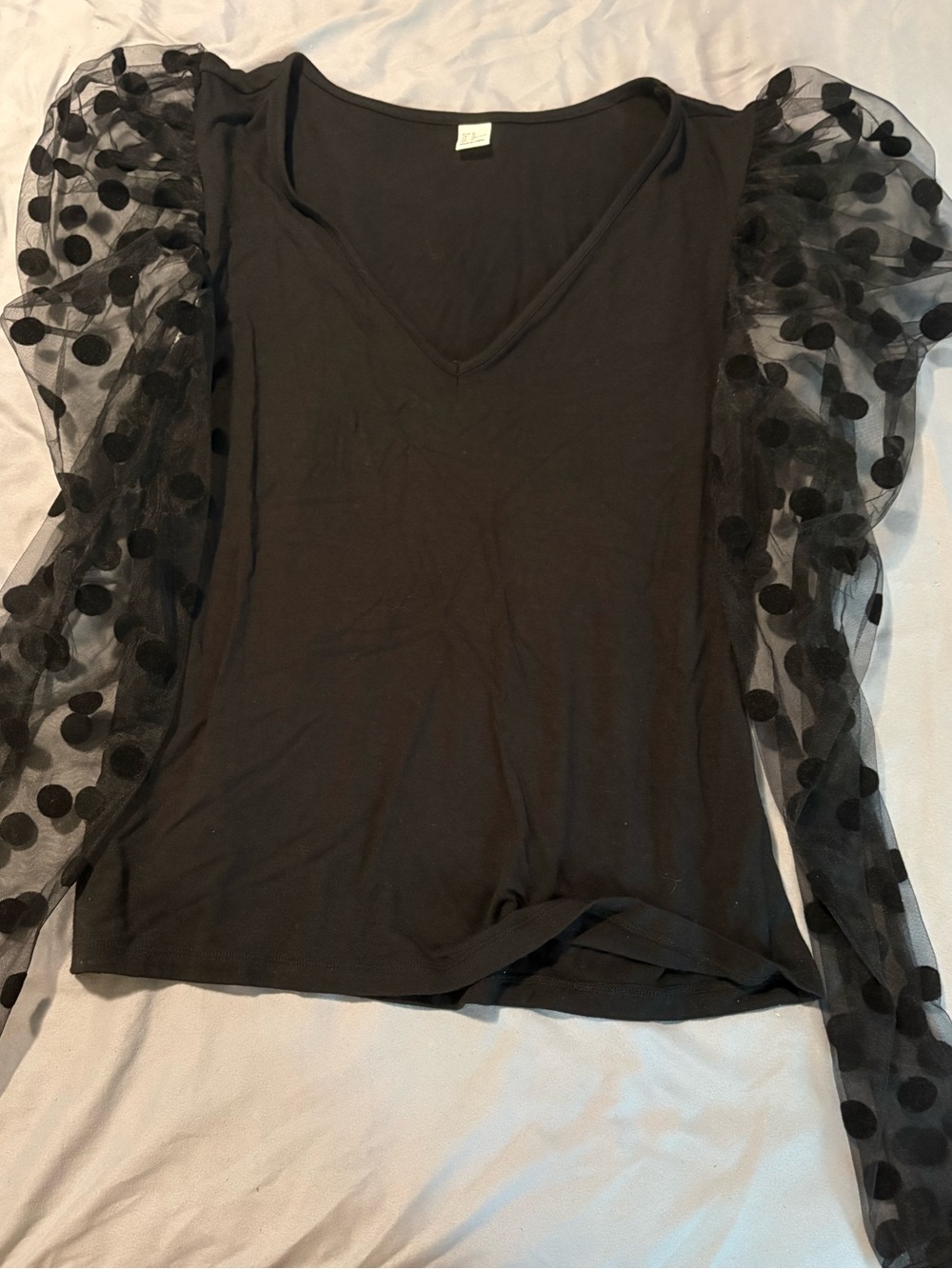 ❤️ NWOT! Black puff mesh sleeve shirt